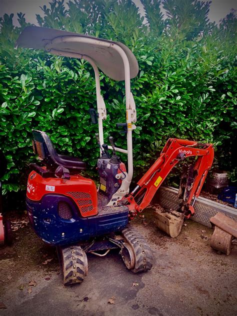 man and mini digger hire surrey|let the digger berkshire.